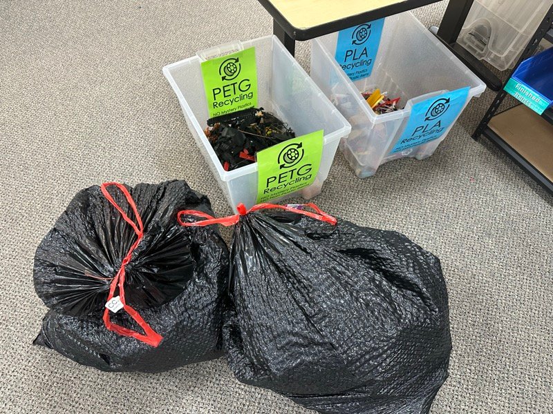 Sorted filament waste bags